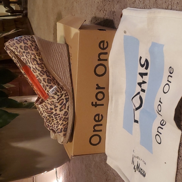 TOMS. Only worn a few times - Picture 1 of 4